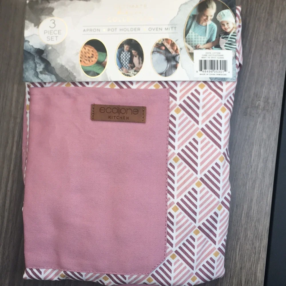 New Holiday Ready 3 pc Apron/Oven Mitt/Potholder Housewarming Gift Hostess Set